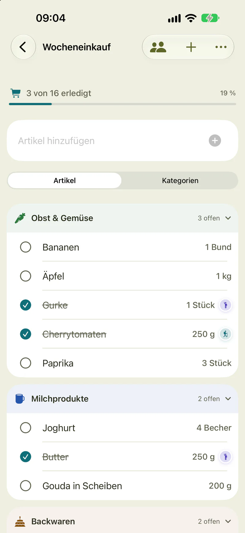 Der Wocheneinkauf: 3 von 16 erledigt, darunter Obst und Gemüse mit Bananen, Äpfeln, abgehakten Gurken und Cherrytomaten, dann Milchprodukte — jeweils mit Menge.